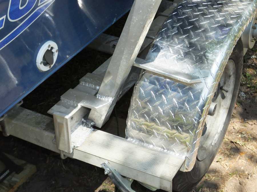 Adding an extra torsion axle to an aluminum boat trailer in St